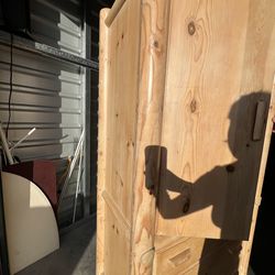 Rustic-style pine wood log furniture armoire/wardrobe