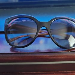 Women's Burberry Sunglasses $50. Pickup In Oakdale 