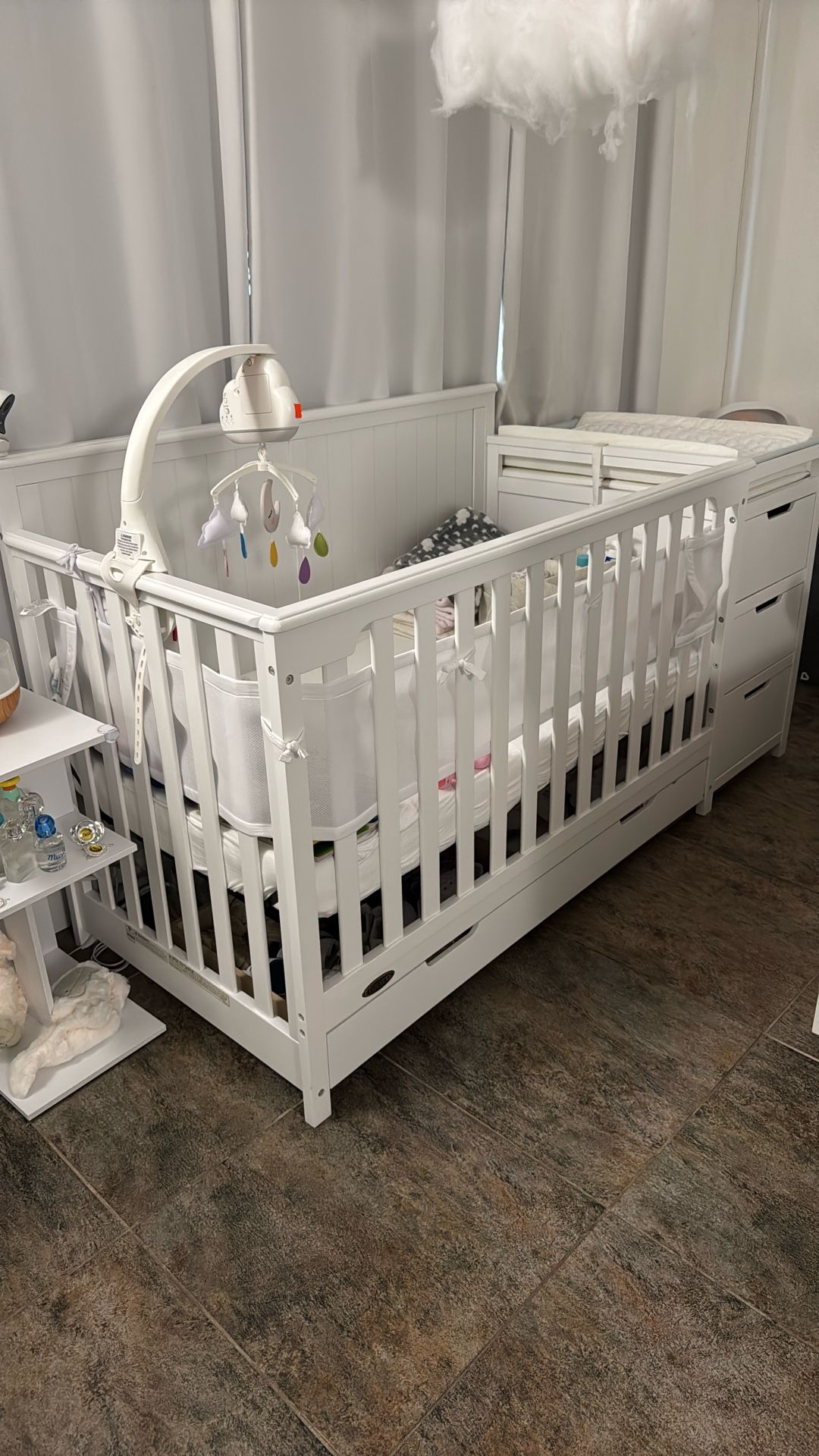 Graco All-in-One Crib & Changer (White)