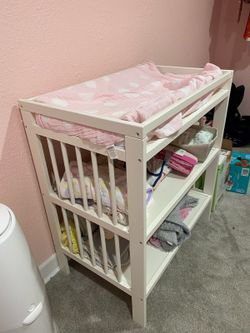 Gently used White Changing table Asking 85$ OBO! This Can Actually Be Picked Up In Vacaville 