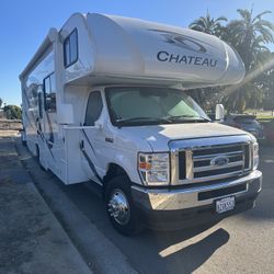 Ford E- 350 Super Duty 2022 Thor Chateau RV 26BF