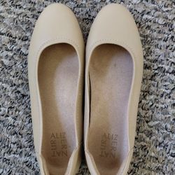 Womens Nude Flats Size 7.5 Naturalizer