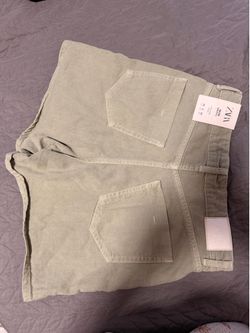 ZARA High-Rise Mom Shorts – Khaki/Light Olive, Size 38