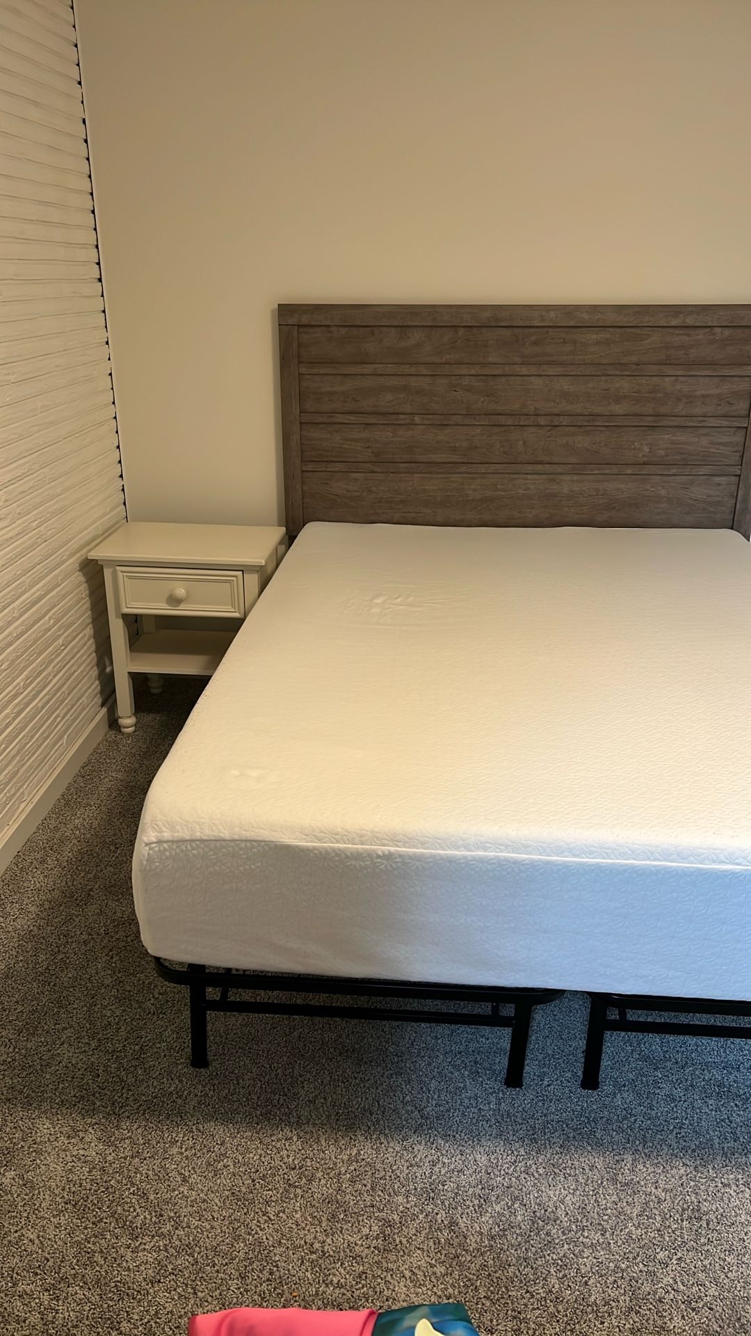 $150 Pickup In Bellevue, Q Bd, Nt. Stand, Hd. Board