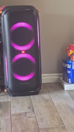Jbl 710 party box $550