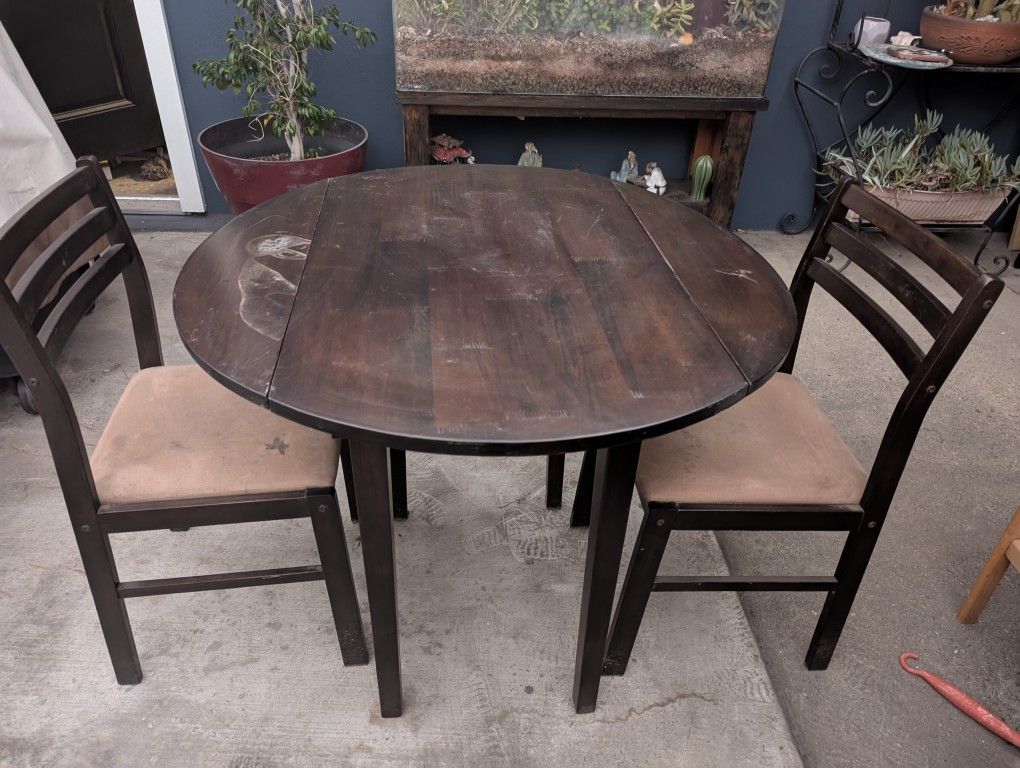 Small Dinette table With Two Chairs