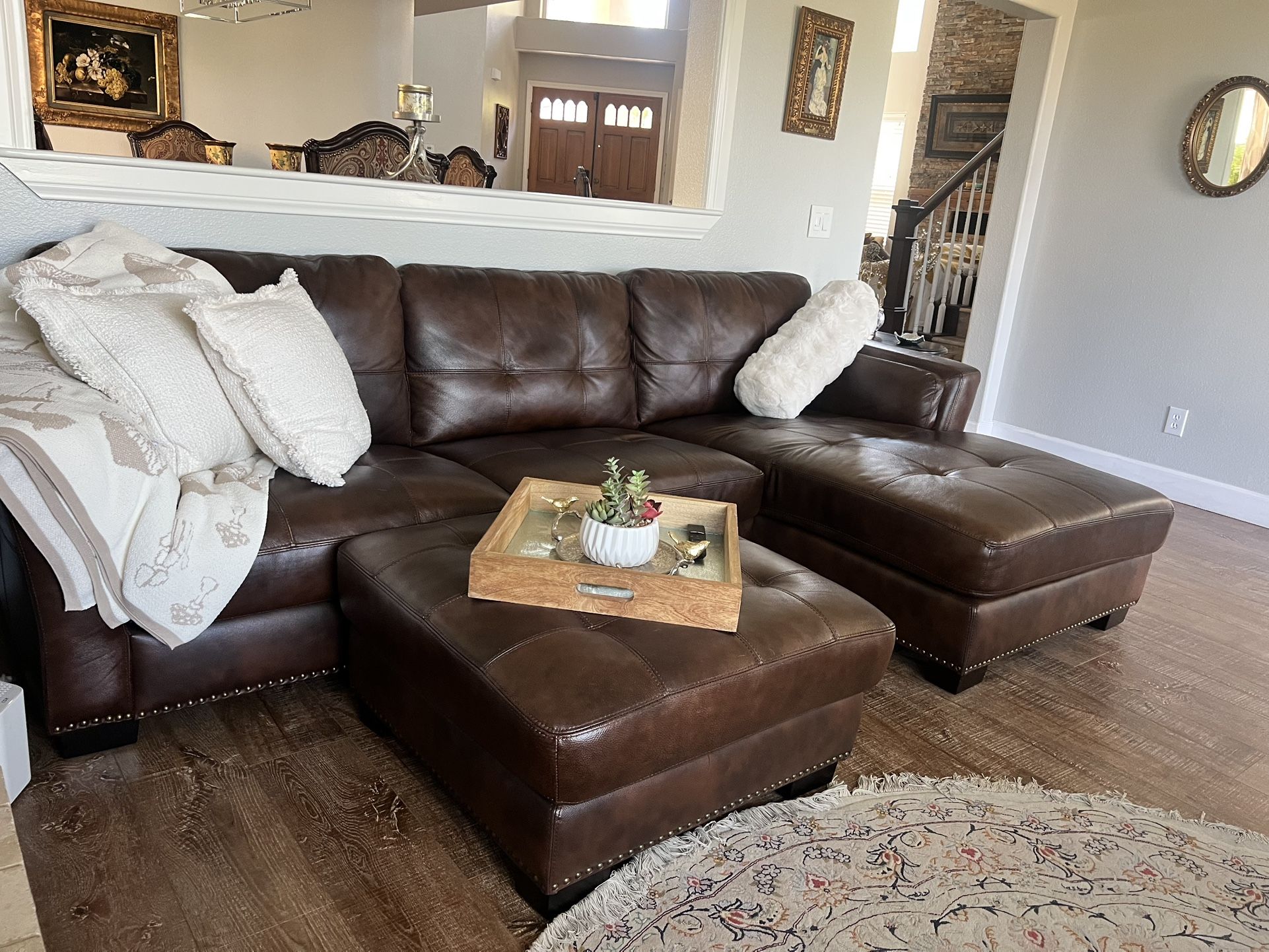 ποΈ Real Leather Sectional Sofa β Excellent Condition β Nailhead Trim β High-End Look