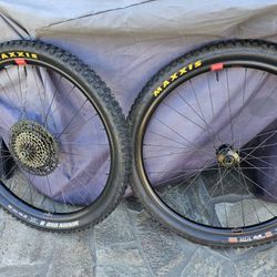 Santa Cruz RESERVE Mtb Wheels/mullet. 