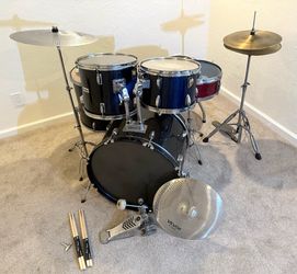 In Upland 91784. Complete 5 piece drum set 22” bass hi hat & cymbals 2 new quiet cymbals throne Yamaha pedal $375 cash 2401 n Euclid ave Upland 91784