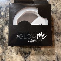 Impressions vanity Co Glow Me Selfie Light!😍