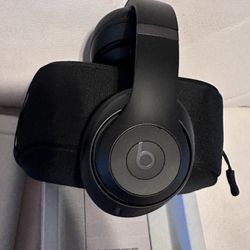 Beats - Studio Pro - Wireless Noise Cancelling Over-the-Ear Headphones - Black brand new never used $199 Firm Price 