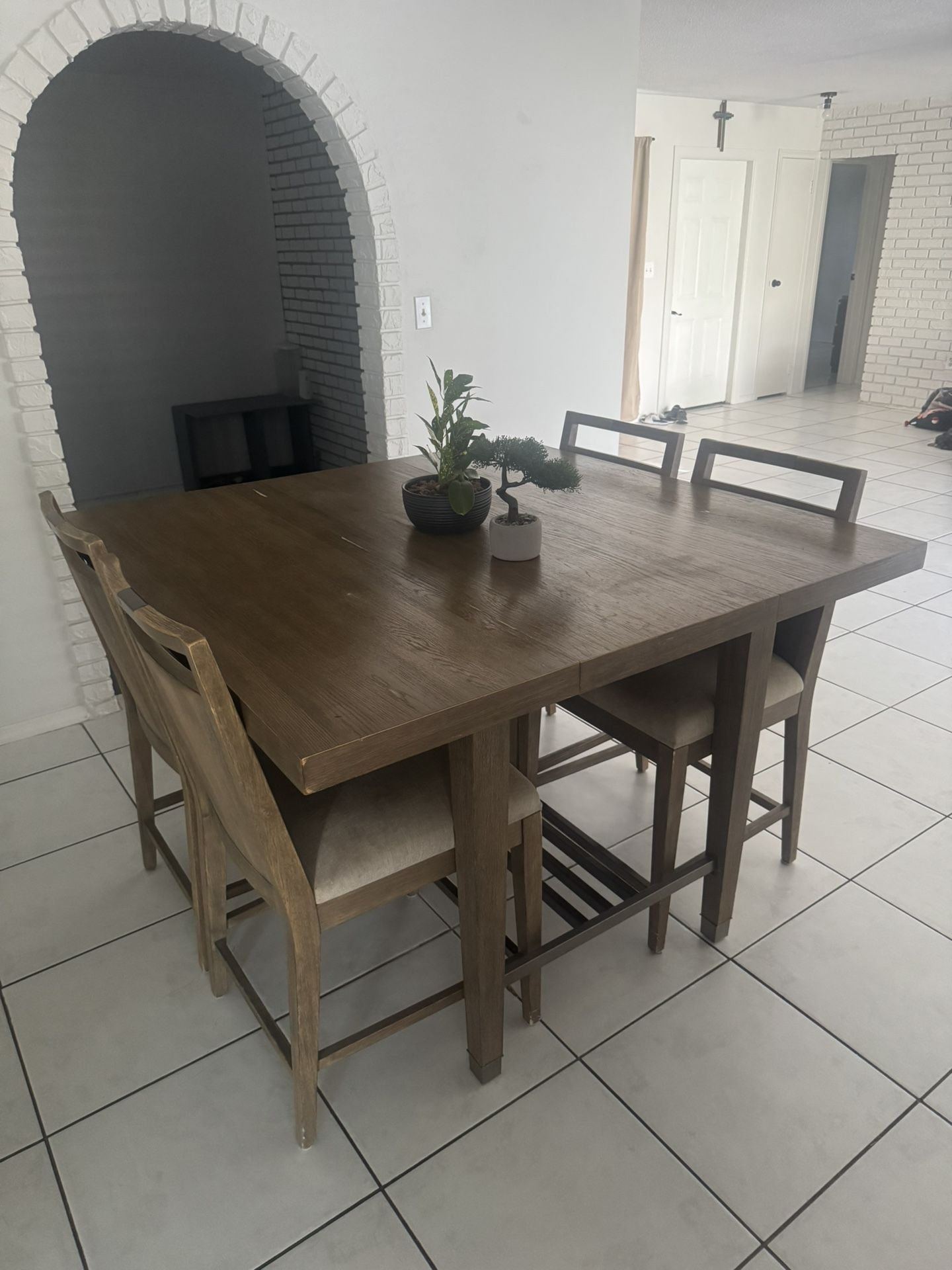 City Furniture Table And Chairs