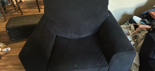 Blue couch used but in good condition just need a wash down and vacuuming