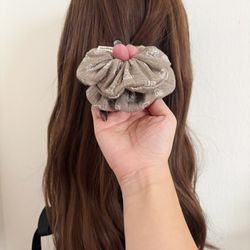 Super soft material cute brown bear scrunchie/hair tie