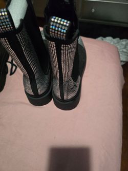 Beautiful  Black boot with rhinestone