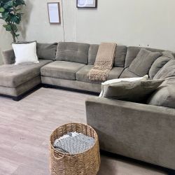 WE DELIVER! 🚚 - Macy’s "Elliot" Gray Tufted Modern U Sectional Couch with Chaise