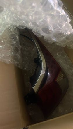 NEW OEM Lexus ES Passenger Tail Light 81(contact info removed)2
