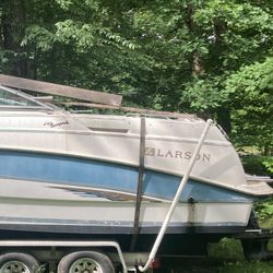 Boat  24foot Larson