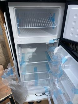 Upstreman 7.7 Cu.Ft. Refrigerator with Freezer, Double Door Fridge, Adjustable Thermostat, Large Capacity, Reversible Door Swing, Refrigerator for Apa