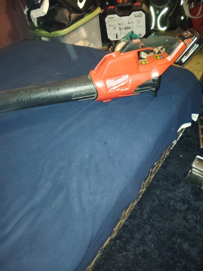 Milwaukee leaf Blower Yes With Battery But No Charger