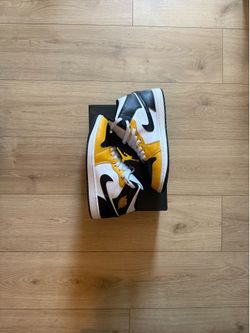 Jordan 1 mid yellow and black
