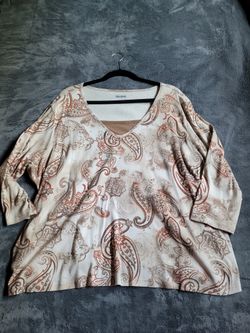 Women's 3/4 sleeve V-neck Top by Basic Edition.