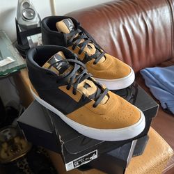 Air Jordan side and leather mid size 12