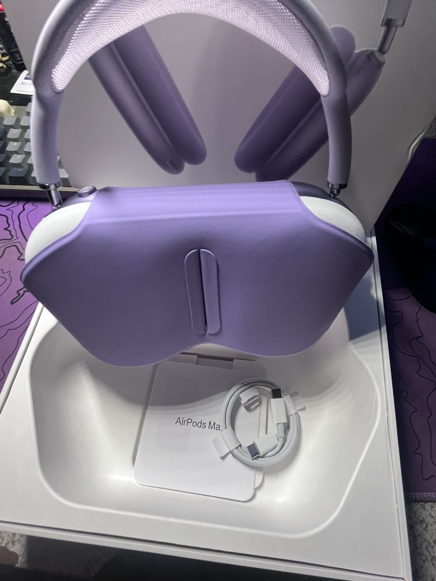 AirPod Max headphones - 2nd Generation - Like New