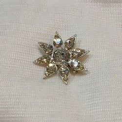 Star Clear Rhinestone Pin