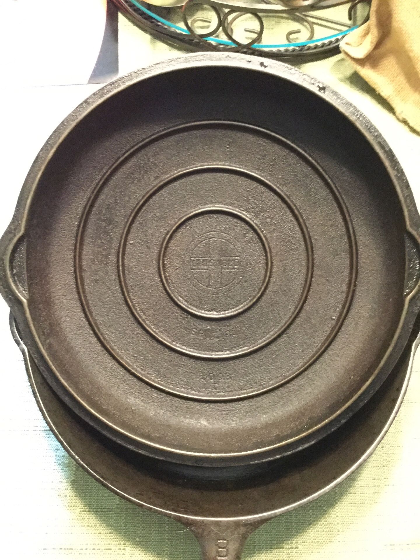Griswold Cast Iron 8 Skillet and Lid for Sale in High Point, NC OfferUp