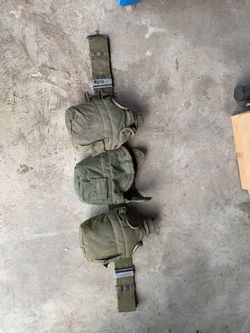 Army canteen holder (3) with 2 plastic canteen and army belt.