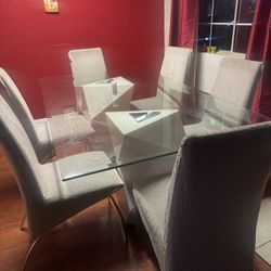 Dining Table/ Comedor