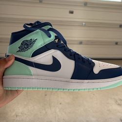 Jordan 1 Mid Blue Mint