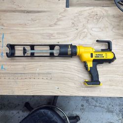DEWALT 20v Adhesive Caulk Gun For 29oz Tubes Only (tool only)