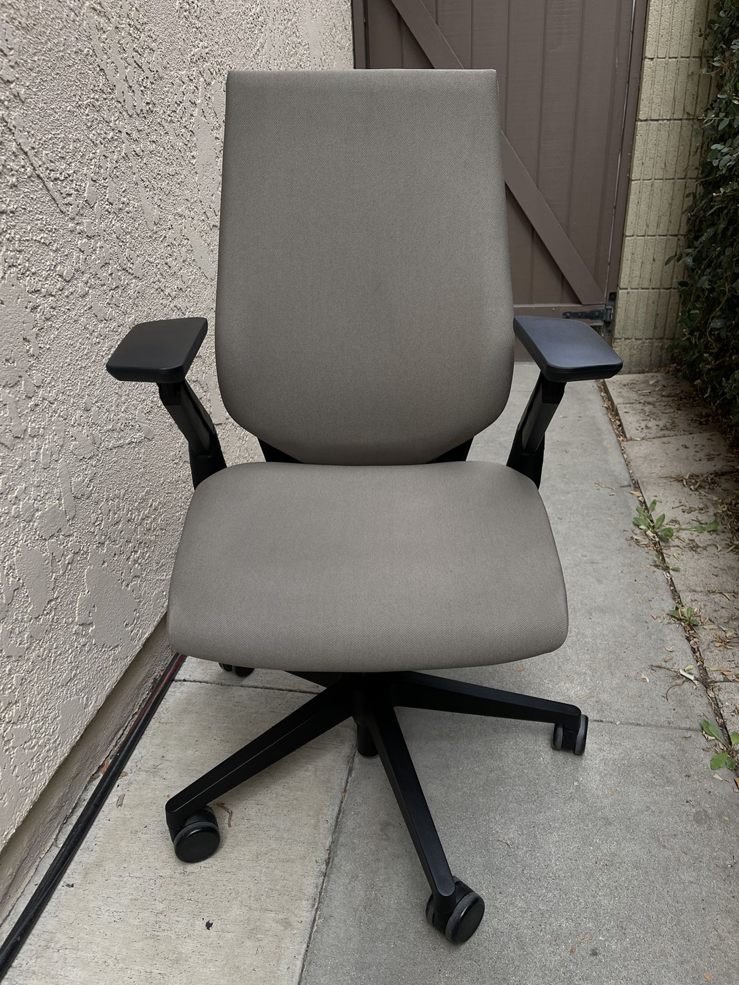 Excellent Condition Wrapped Back Steelcase Gesture Chairs