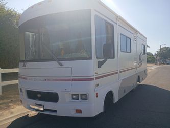2002 Winnebago Sightseer 27C – ONLY 4,800 Original Miles – Workhorse 8.1L Vortec – Clean CA Title