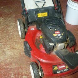 22-in Toro Self-propelled Lawn Mower