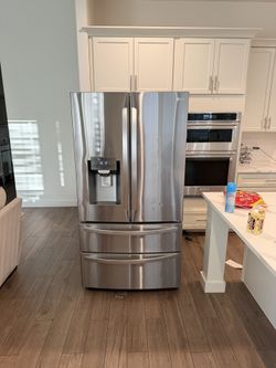 LG REFRIGERATOR FRENCH DOOR STYLE