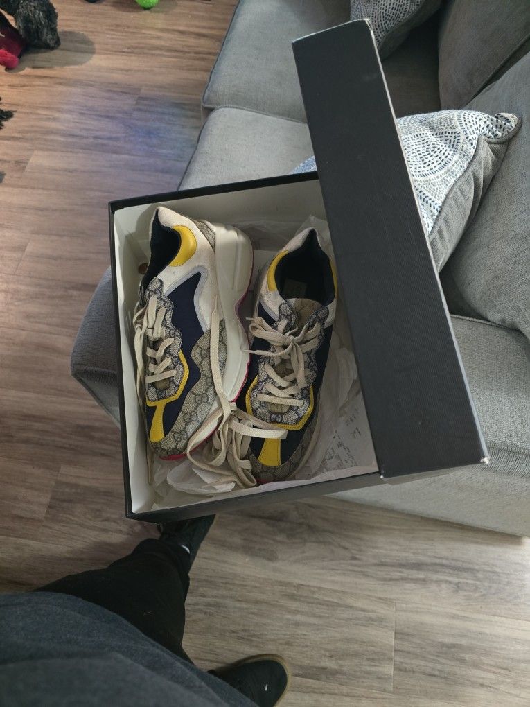 Gucci Shoes Size 9