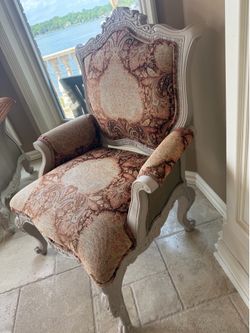 Traditional loveseat sofa with 2 sides chairs