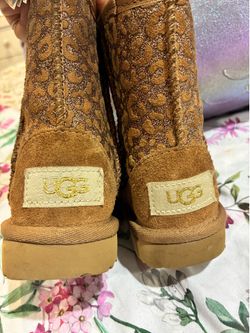 Toddler uggs $20