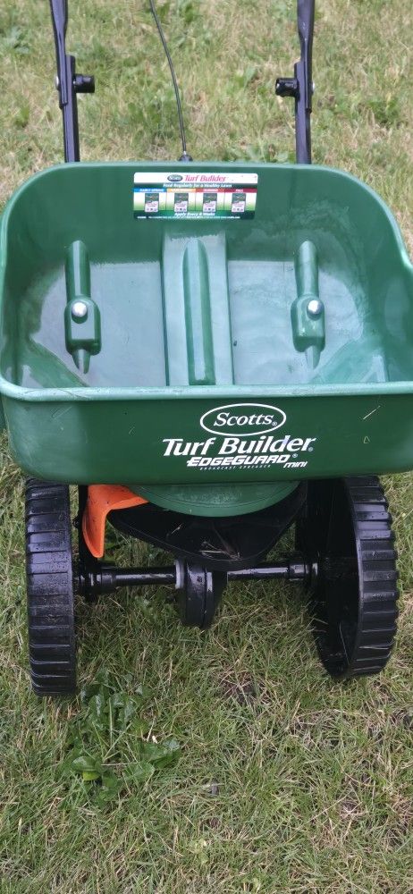 Turfbilder Scotts Edgegard Spreader Mini