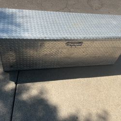 Kobalt Full Size Truck Toolbox has shocks & keys $270