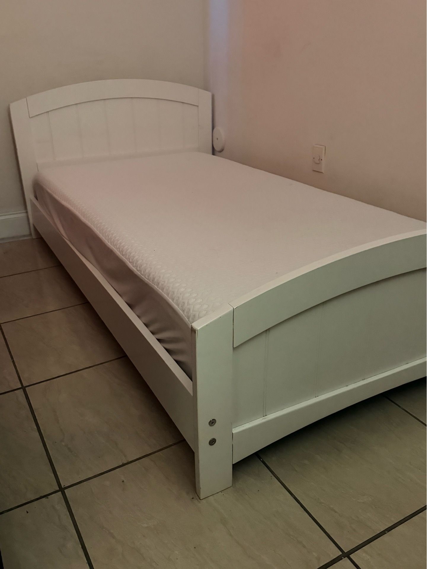 Bed new twin