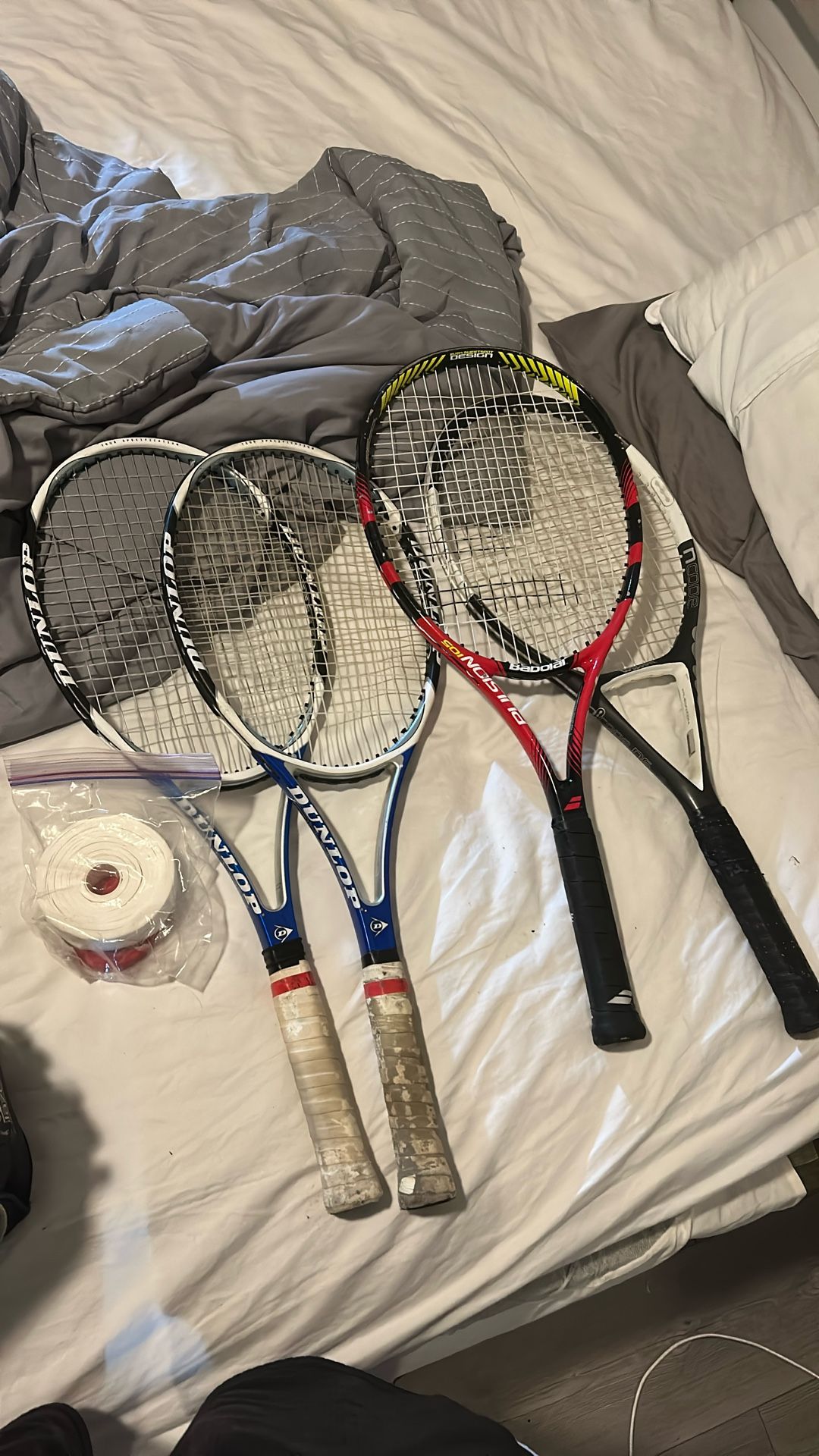 Tennis Set – 4 Rackets, Balls, Grips & Carry Bag