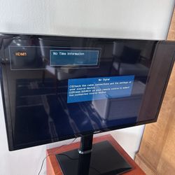 Samsung 32” LED TV – Model UN32J4000AF (w/ Remote)