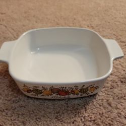 This item is a vintage Corning Ware casserole dish in the "L'Echalote" (Spice of Life) pattern. 