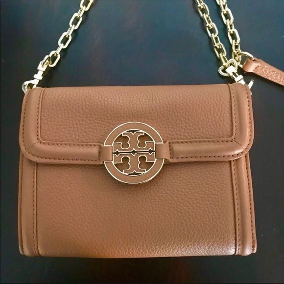 Authentic Tory Burch Amanda chain wallet crossbody in new condition