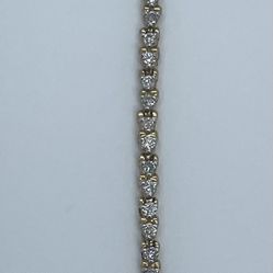 14K Gold . Dia Bracelet 