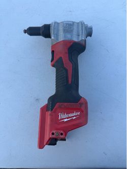 Milwaukee M12 12-Volt Lithium-Ion Cordless Rivet Tool (Tool-Only